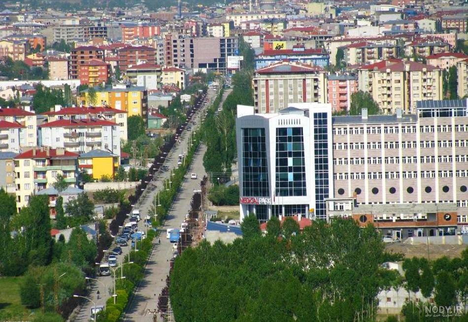شنا در دریاچه وان ترکیه شنا در دریاچه وان ترکیه