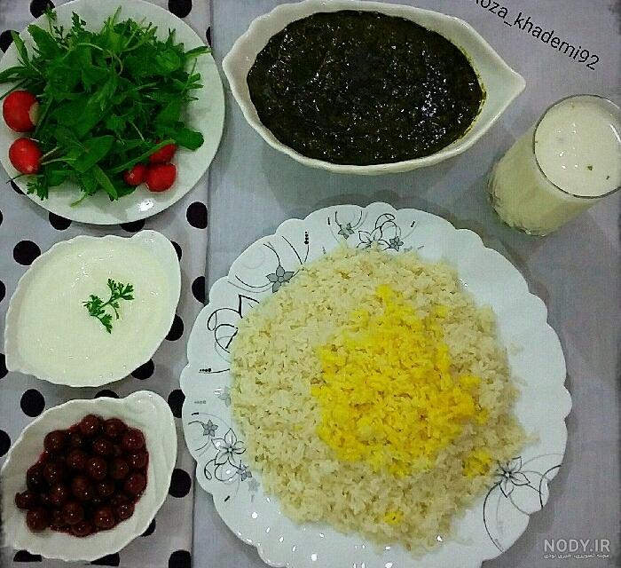 گوشت بوقلمون در خورشت گوشت بوقلمون در خورشت