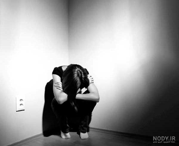 عکس دختر تنها در غروب افتاب