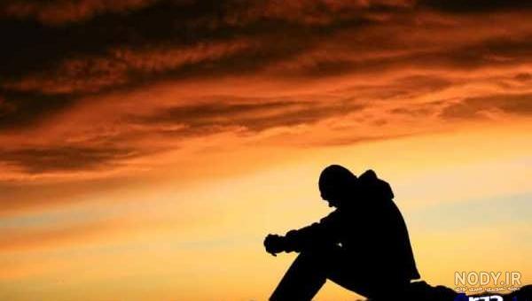 عکس مرد تنها در تاریکی عکس مرد تنها در تاریکی