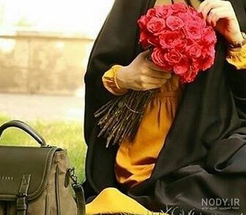 عکس دختر چادری گل بدست