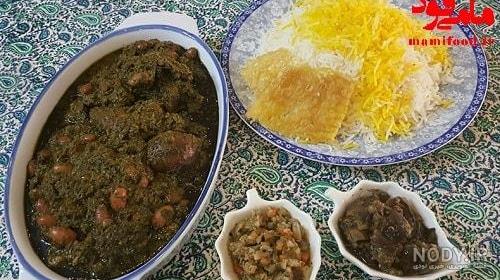 قورمه سبزی با رب گوجه