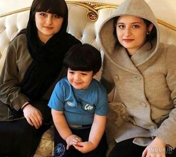 عکس سارا و نیکا در خارج