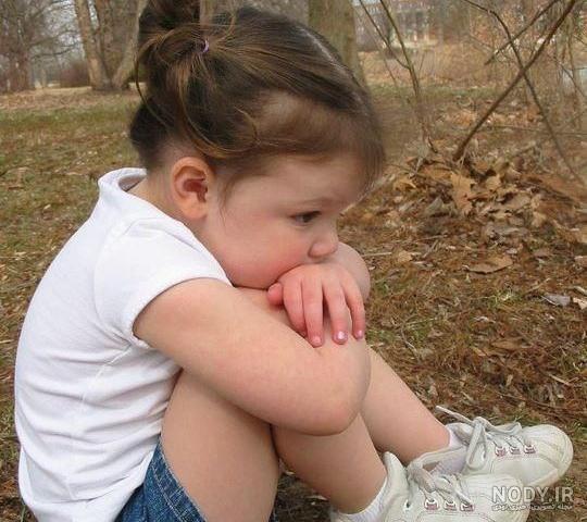 عکس دختر بچه غمگین و زیبا عکس دختر بچه غمگین و زیبا