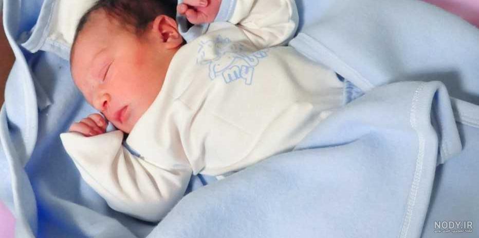 عکس نوزاد پسر تازه متولد شده در بیمارستان