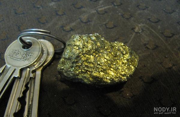 رگه طلا در سنگ رگه طلا در سنگ