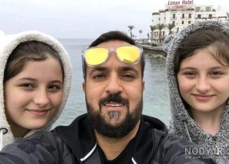 عکس سارا و نیکا در استخر نماشا