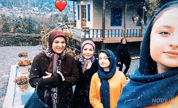 عکس سارا و نیکا در خارج