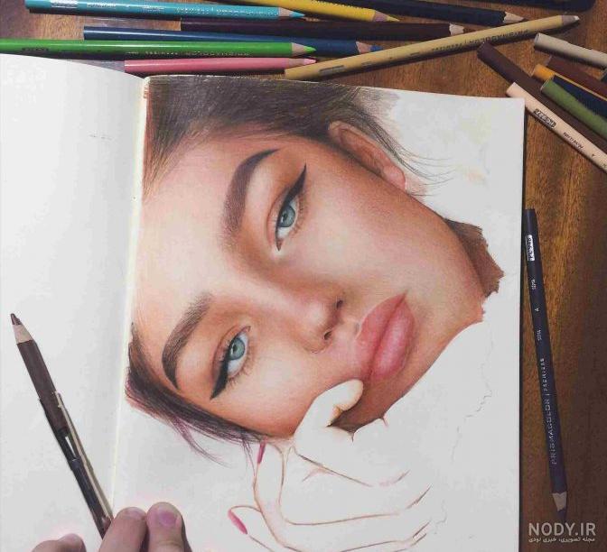 عکس نقاشی ساده دخترانه با مداد رنگی