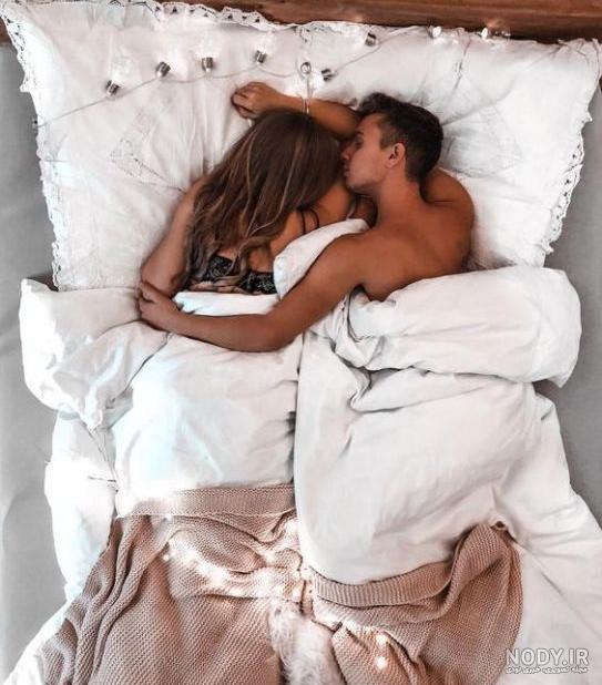 عکس عاشقانه دونفره بدون متن روی تخت