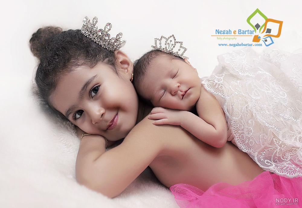 ژست عکس نوزاد دختر در منزل