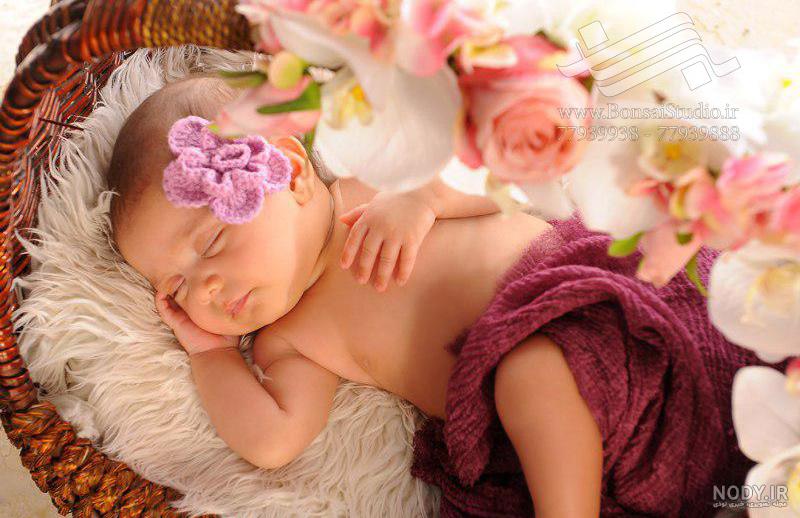 ژست عکس نوزاد در طبیعت
