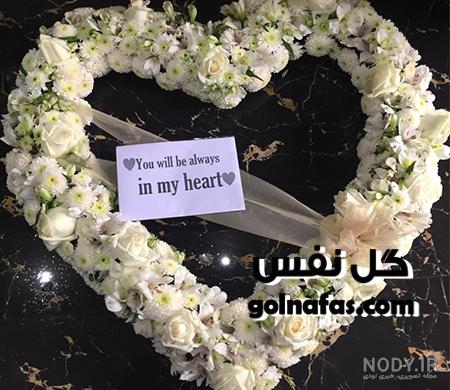 تزیین سنگ قبر با گل مصنوعی
