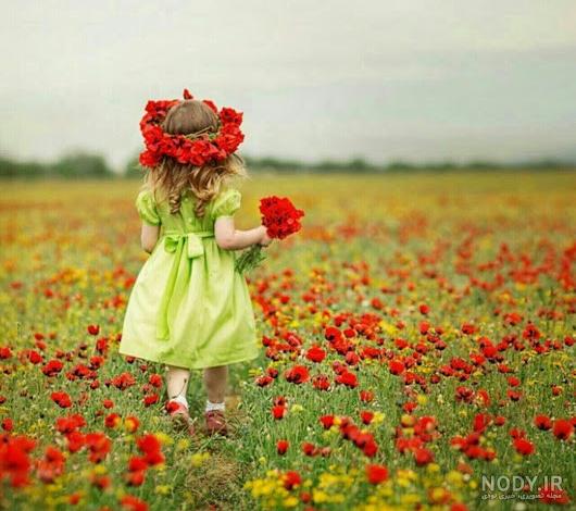 عکس دختر با گل رز قرمز