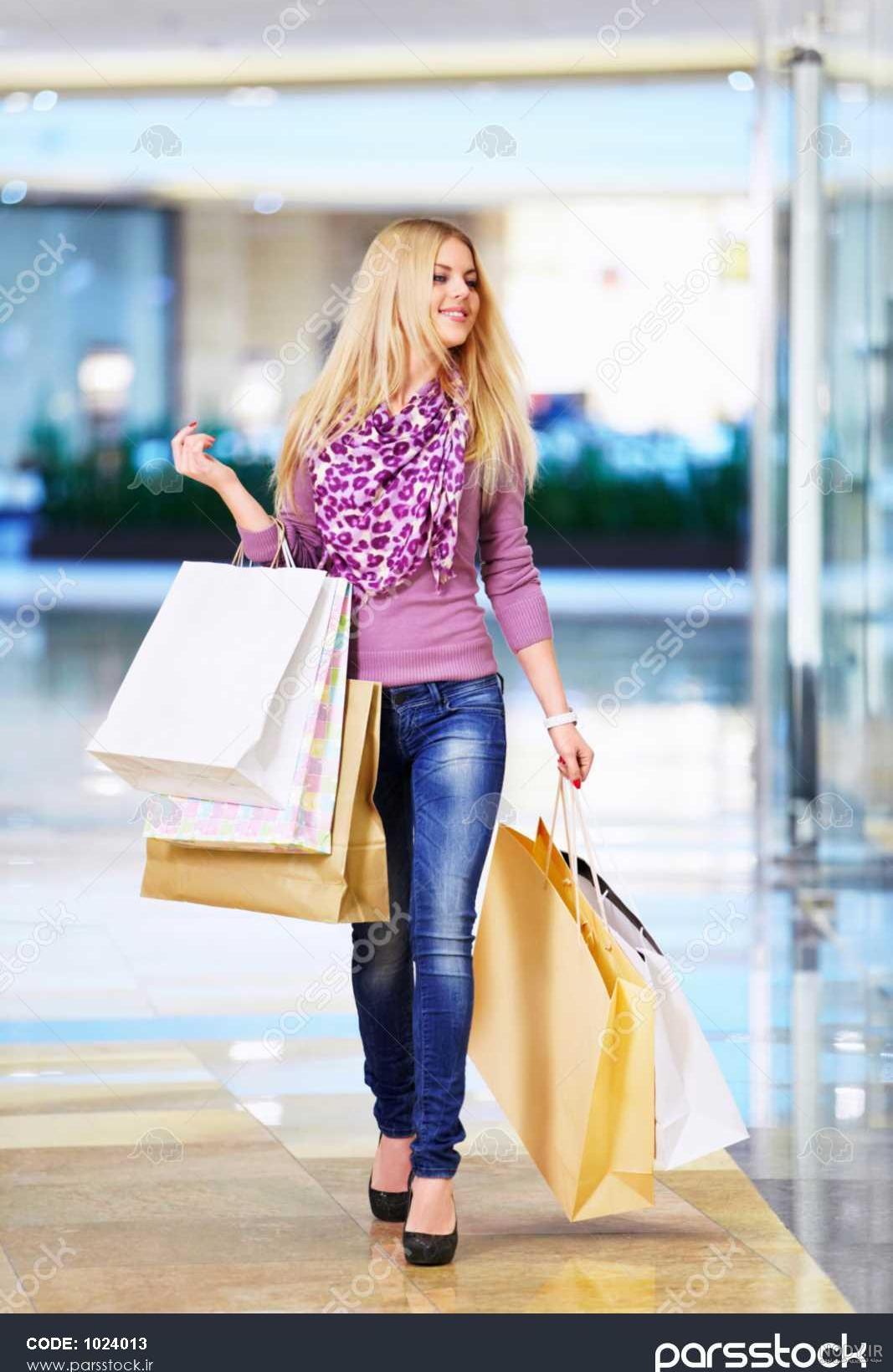 عکس در حال خرید