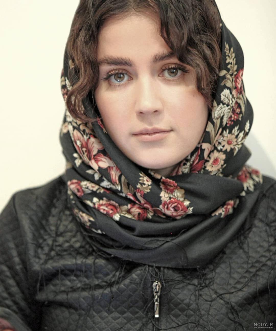عکس پدر و مادر افسانه پاکرو