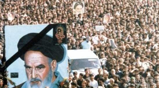 عکس امام خمینی ایستاده