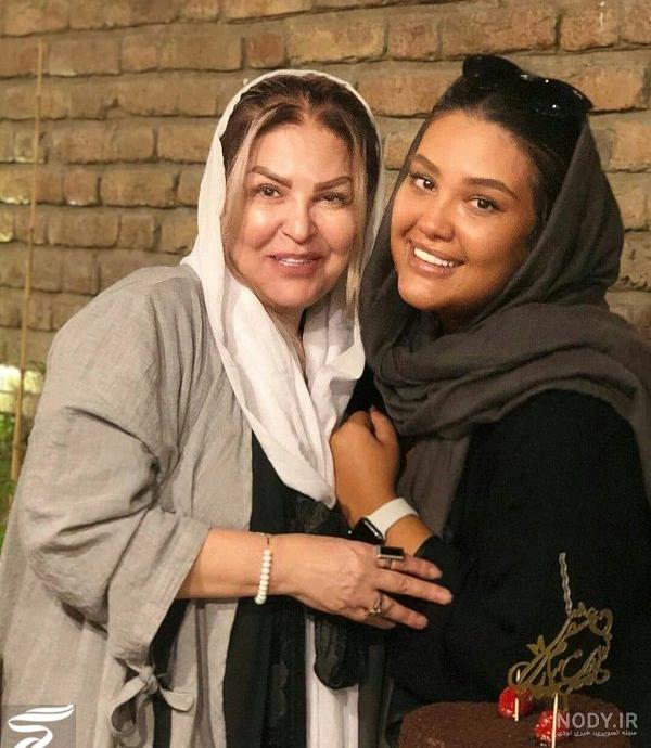 عکس اکرم محمدی و دخترش