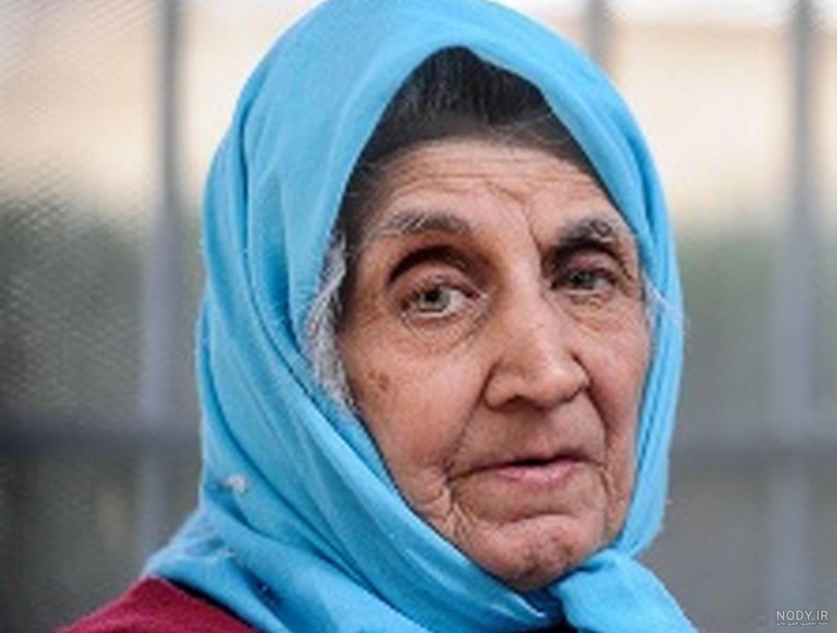 سنگ قبر پروین میکده