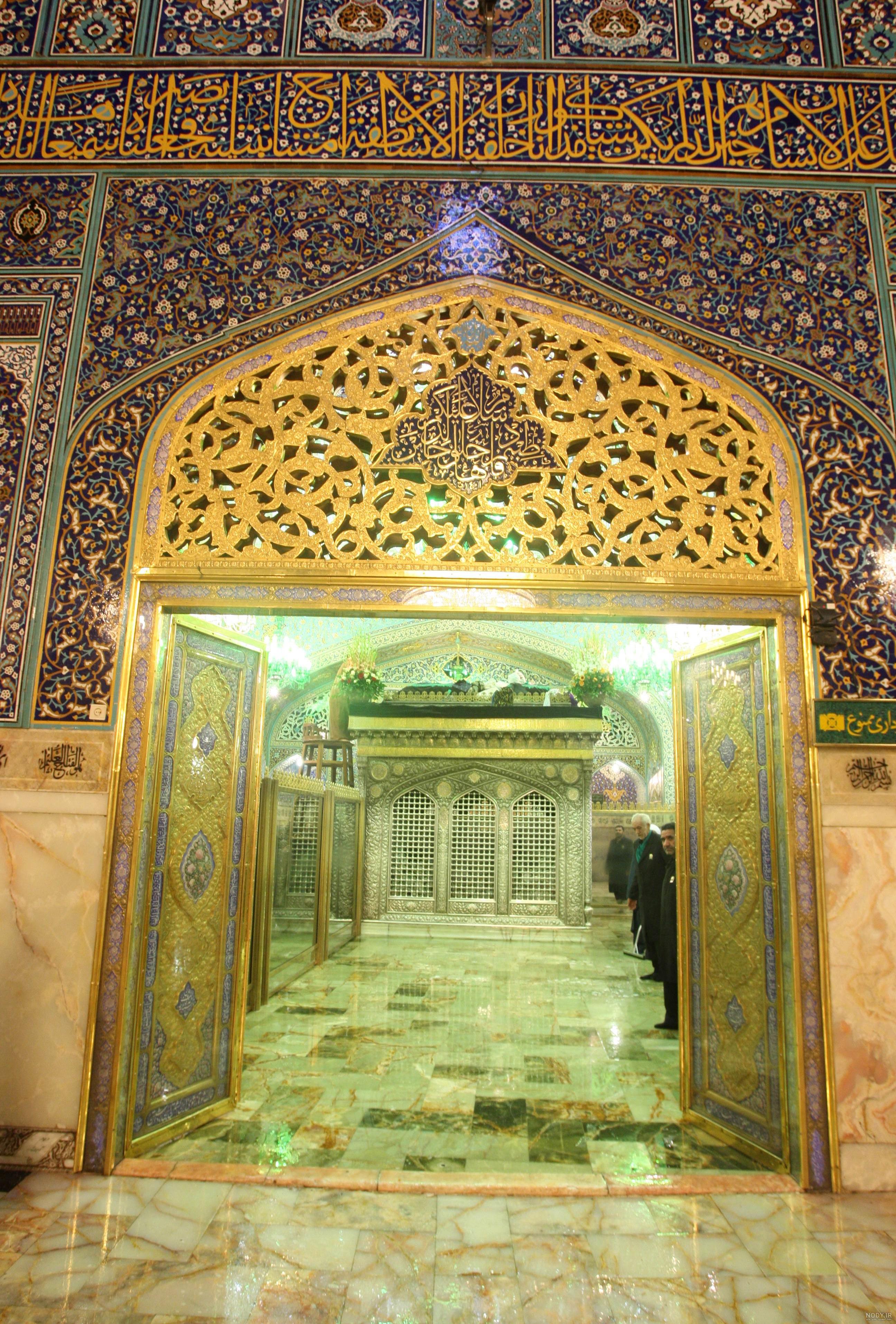 عکس حرم امام رضا با کبوتر