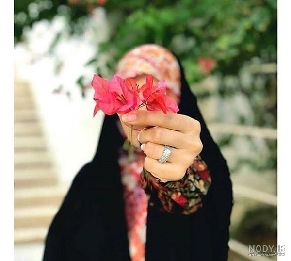 عکس دختر چادری از پشت سر