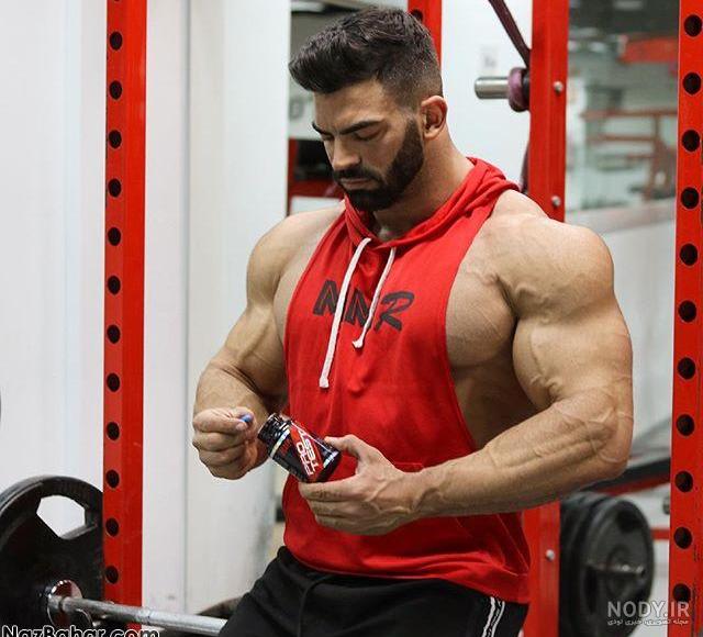 عکس دختر ورزشکار با دمبل عکس دختر ورزشکار با دمبل