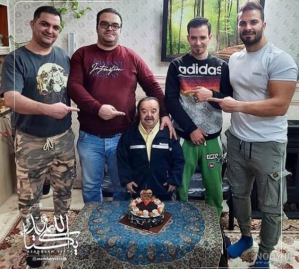 اسدالله یکتا و همسر و فرزندانش