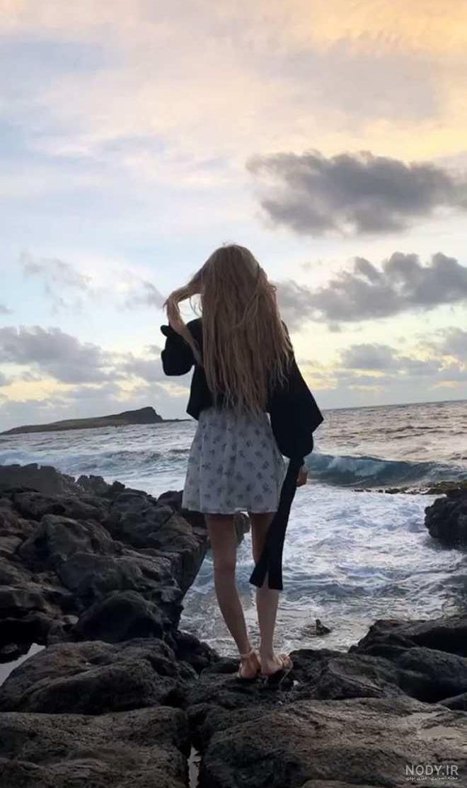 تصویر دختر تنها در طبیعت تصویر دختر تنها در طبیعت