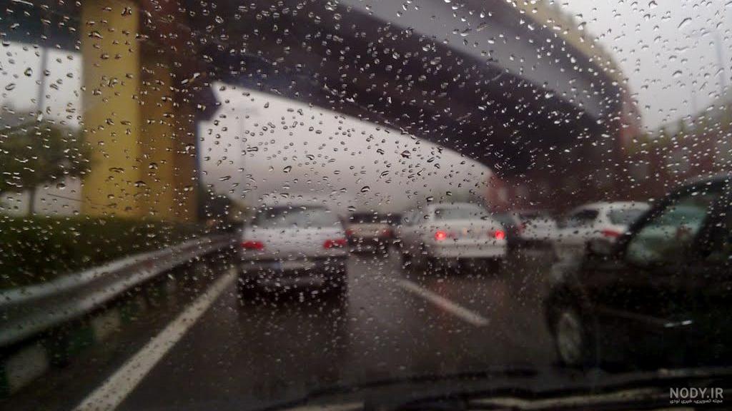 فیلم بارش باران روی شیشه ماشین