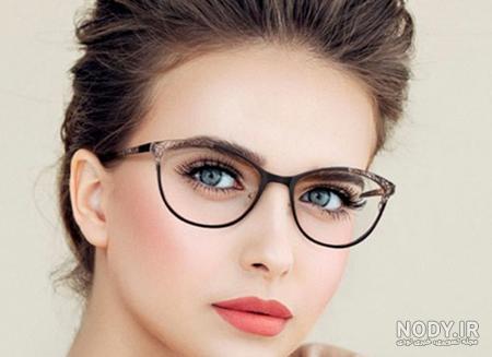 عکس دختر با عینک طبی