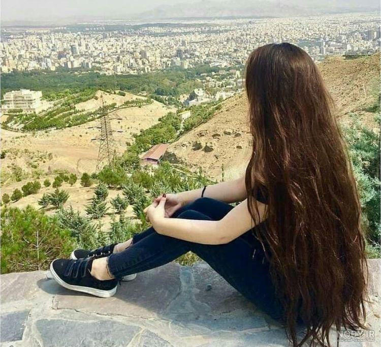 عکس دختر غمگین کنار دریا