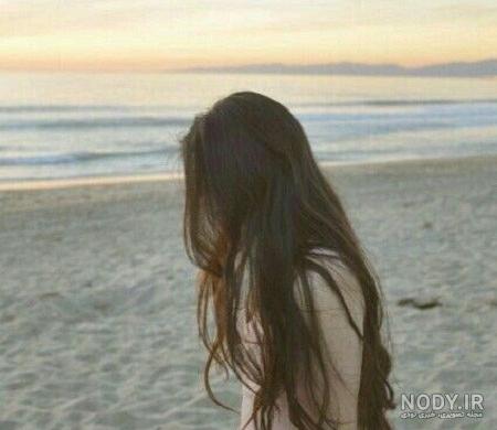 عکس دختر کنار دریا با مانتو