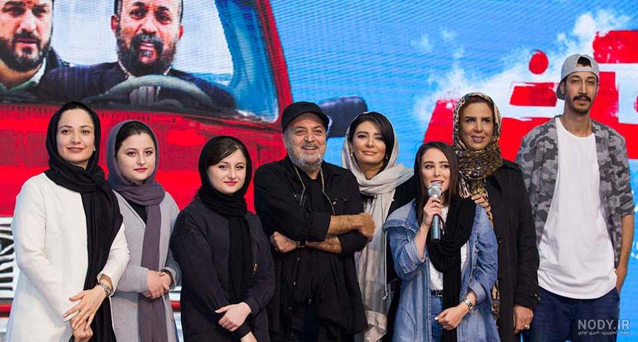 عکس سارا و نیکا در خارج