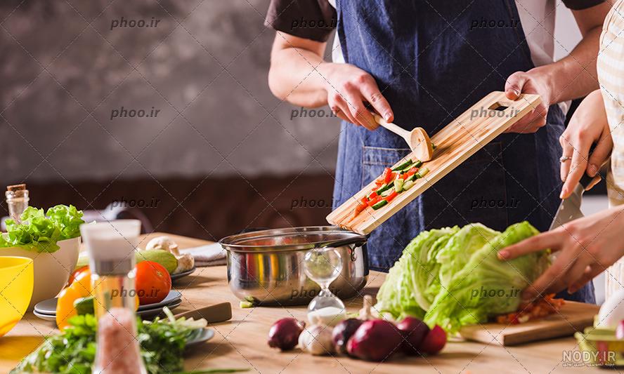 عکس عاشقانه در حال آشپزی عکس عاشقانه در حال آشپزی