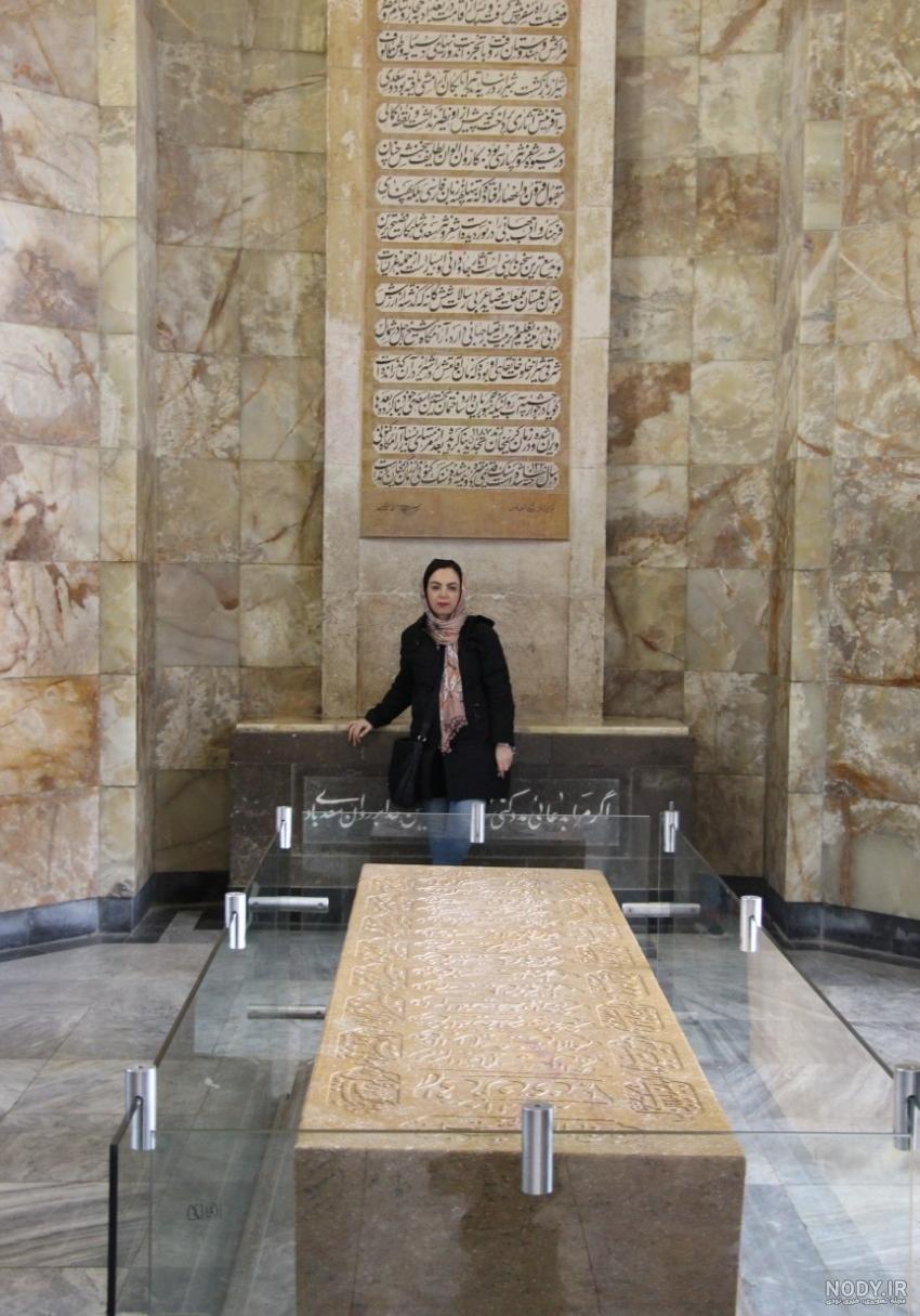 داخل آرامگاه سعدی داخل آرامگاه سعدی
