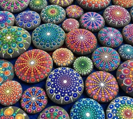 سنگ های رنگی برای باغچه