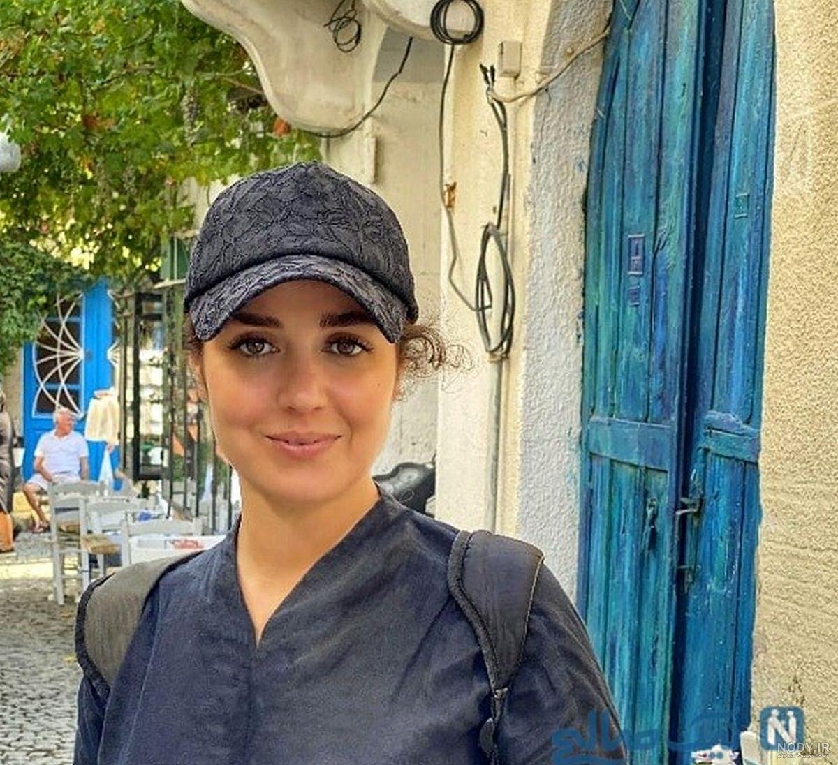افسانه پاکرو و خواهرش افسانه پاکرو و خواهرش