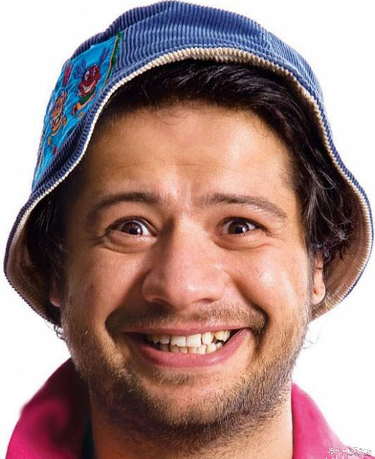 علی صادقی و همسرش و فرزندانش