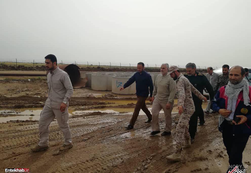 عکس سردار سلیمانی در سیل خوزستان عکس سردار سلیمانی در سیل خوزستان