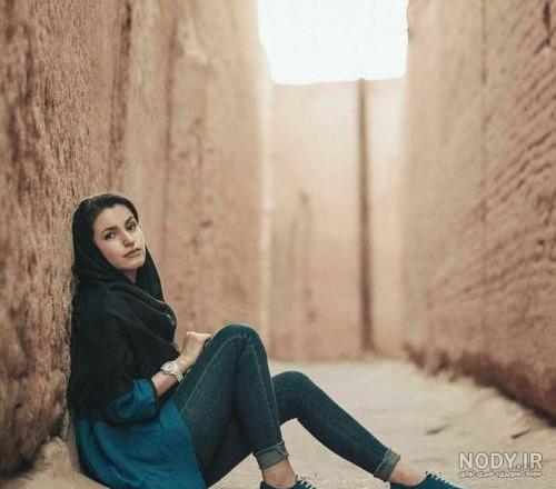 دختر غمگین عاشق دختر غمگین عاشق