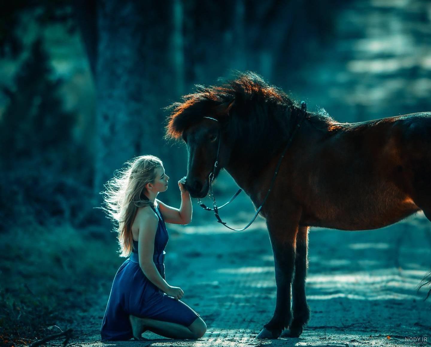 عکس دختر با اسب برای پروفایل