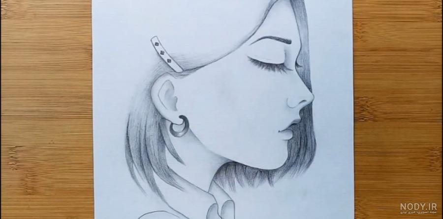 عکس نقاشی دخترانه نیمرخ