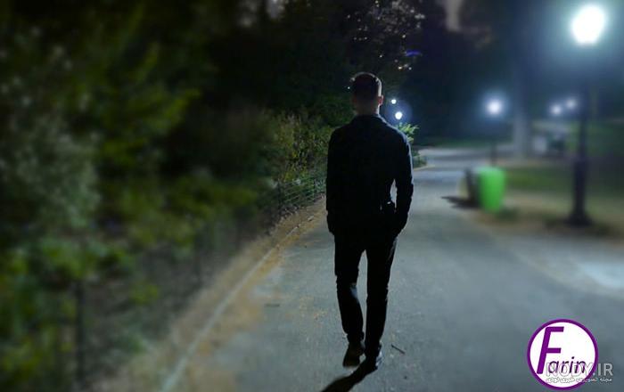 عکس پیاده روی در شب