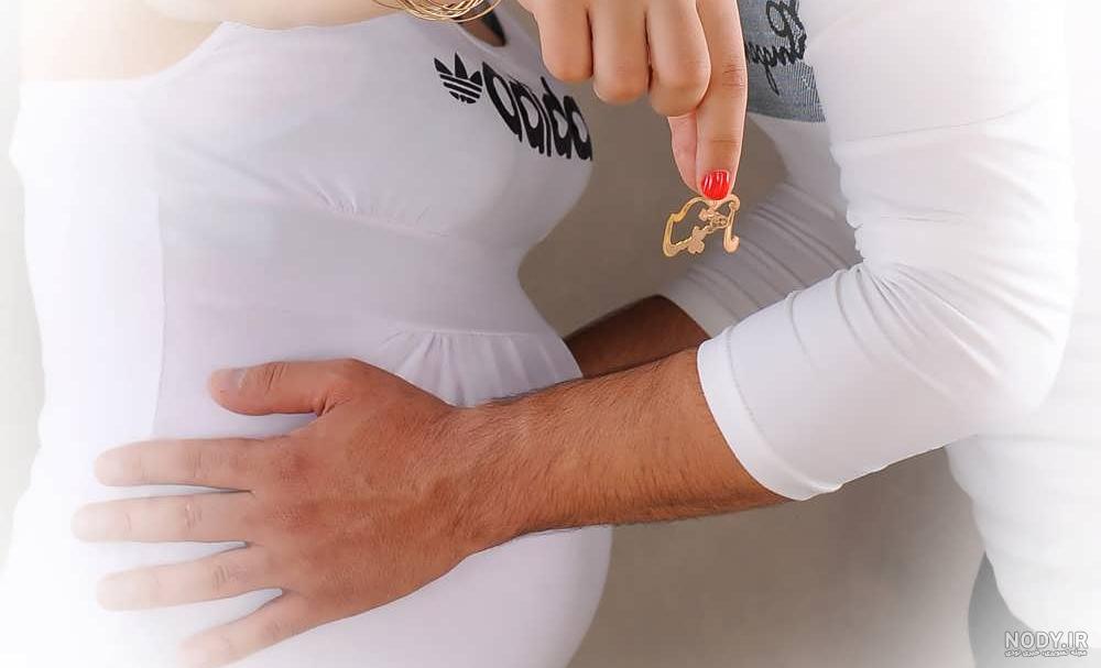 عکس بارداری با لباس نوزاد