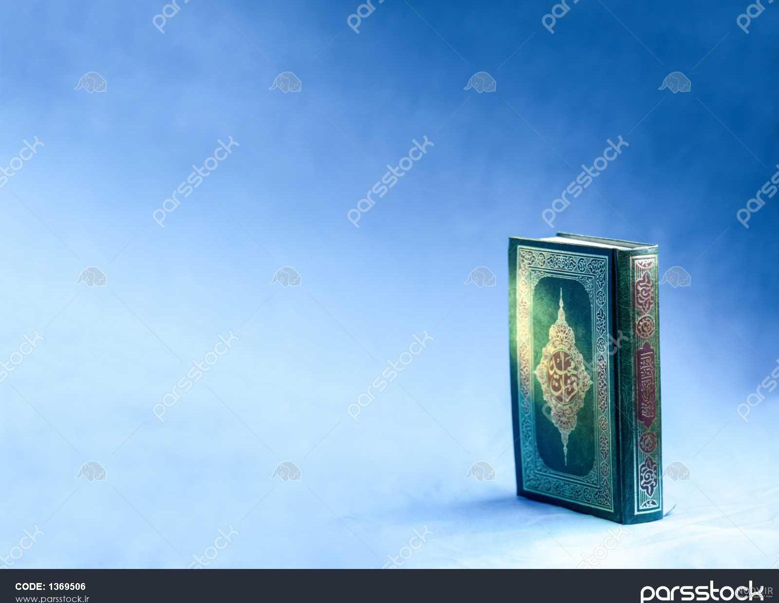 عکس قران در دست دختر عکس قران در دست دختر