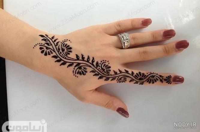 طرح حنا ساده روی انگشت