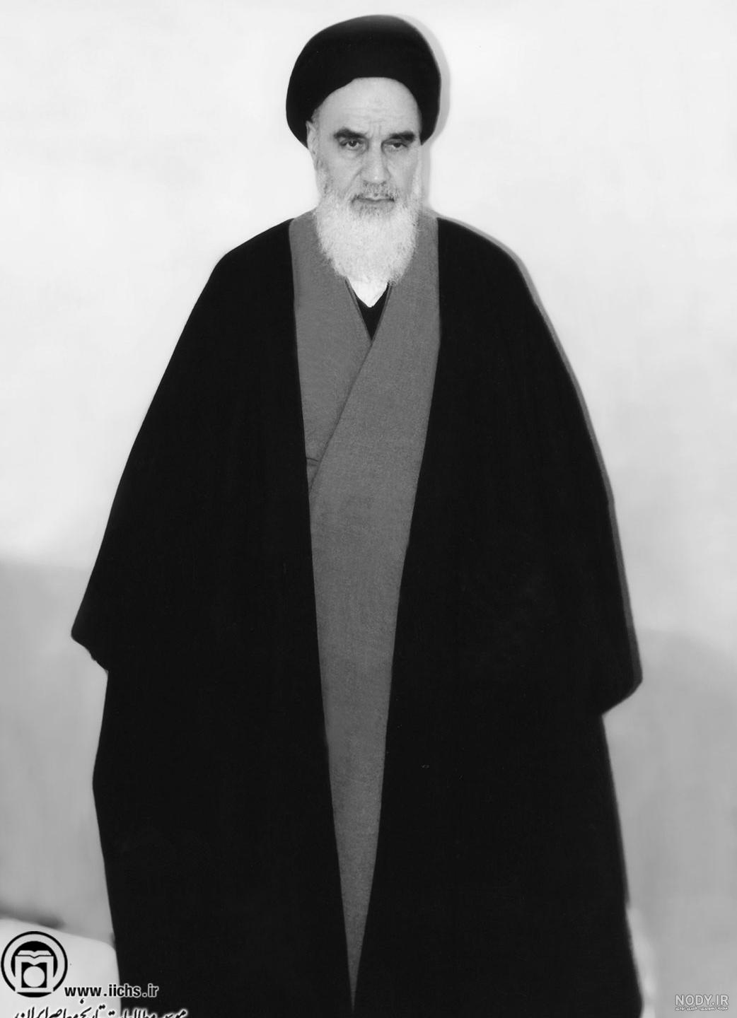 عکس ایستاده خمینی