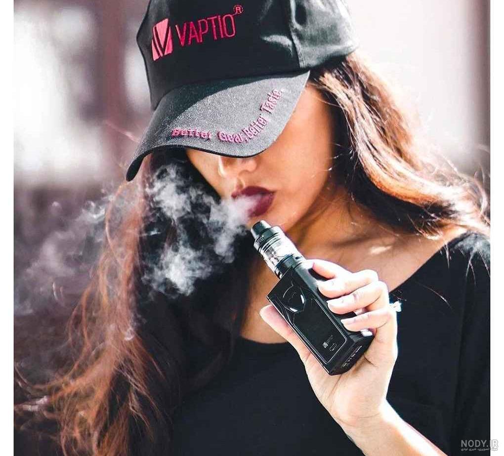 عکس مشروب خوری دخترانه طبیعی