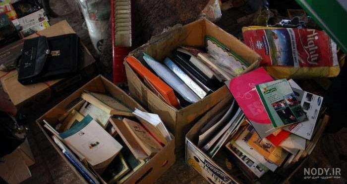 کتاب خاک گرفته کنج کتابخانه کتاب خاک گرفته کنج کتابخانه