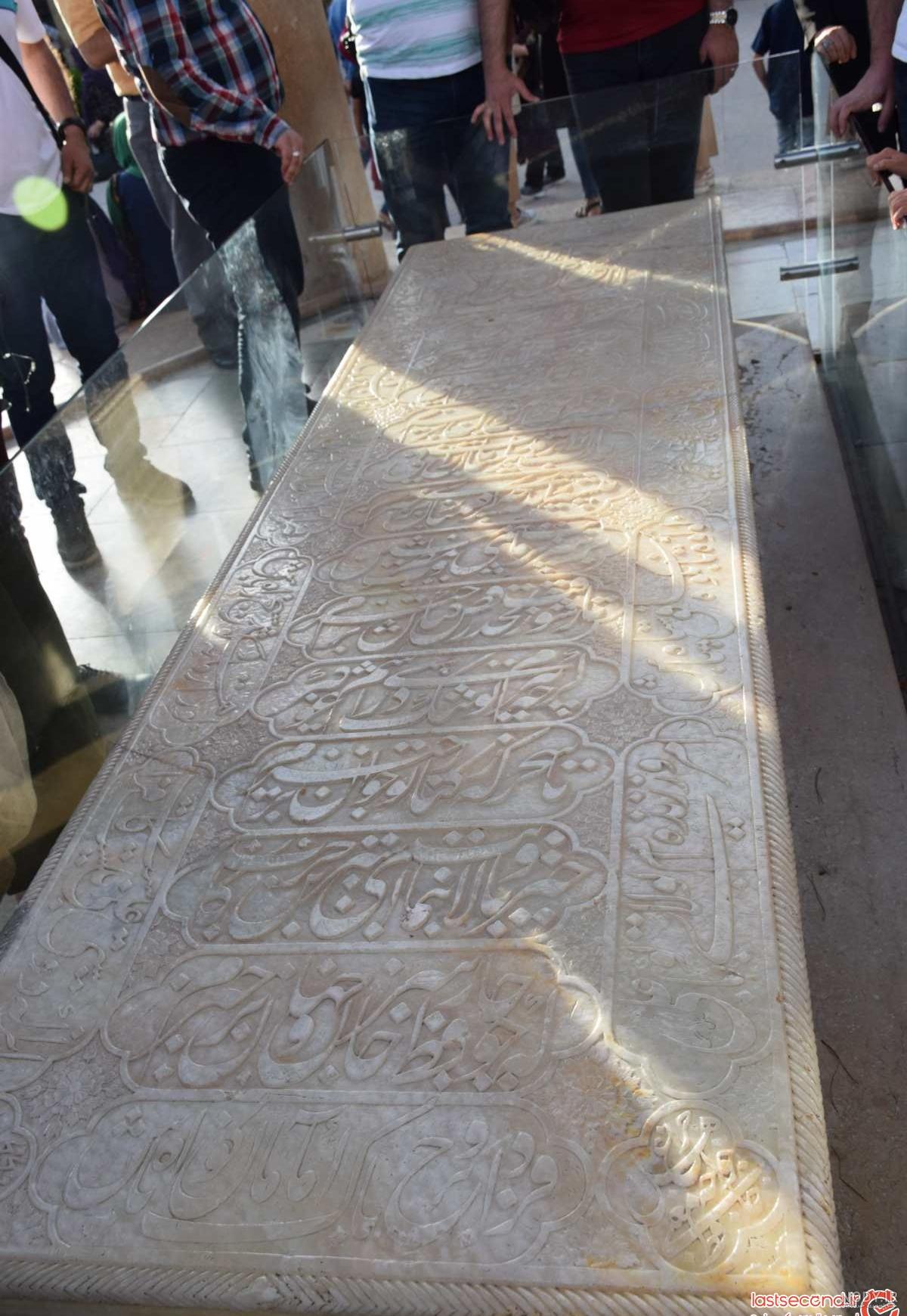 شعر سنگ قبر خیام
